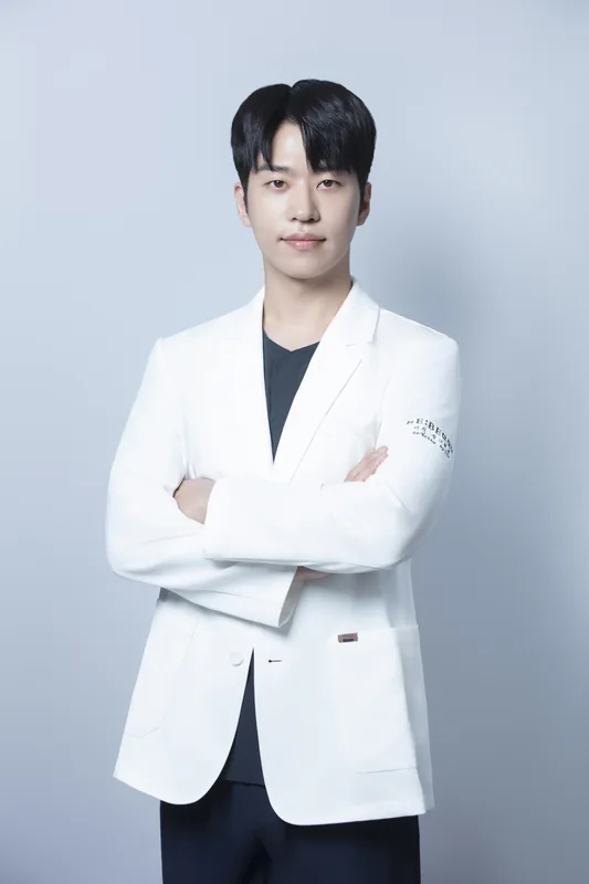 Dr. Yoon-Gon Ryu, Medical Director